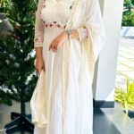 Offwhite Embroidery Dress